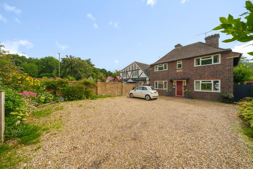 Murray Road, Ottershaw, KT16 5 bed detached house for sale £815,000