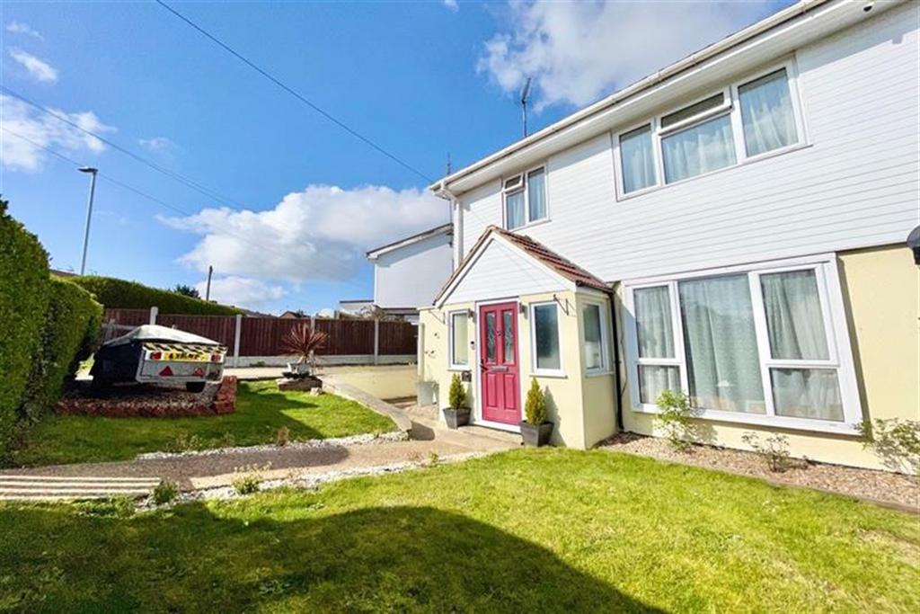 Rosemary Avenue, Braintree, CM7 3 bed semidetached house £1,400 pcm