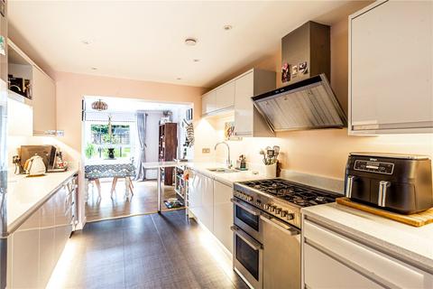 4 bedroom semi-detached house for sale - Hall Grove, Welwyn Garden City, Hertfordshire