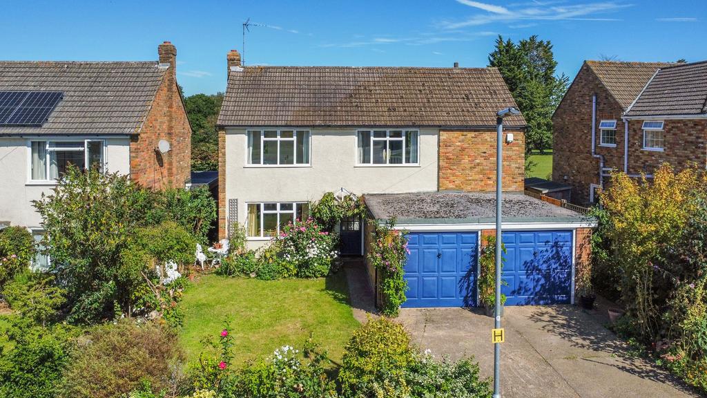 The Fairway, Flackwell Heath, HP10 4 bed detached house for sale £700,000