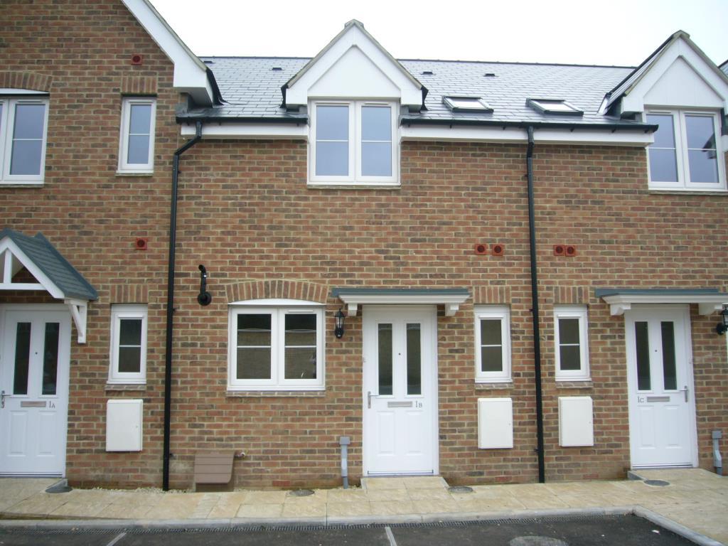 1B Arkell Gardens, Carterton, Oxon... 3 bed terraced house £1,350 pcm