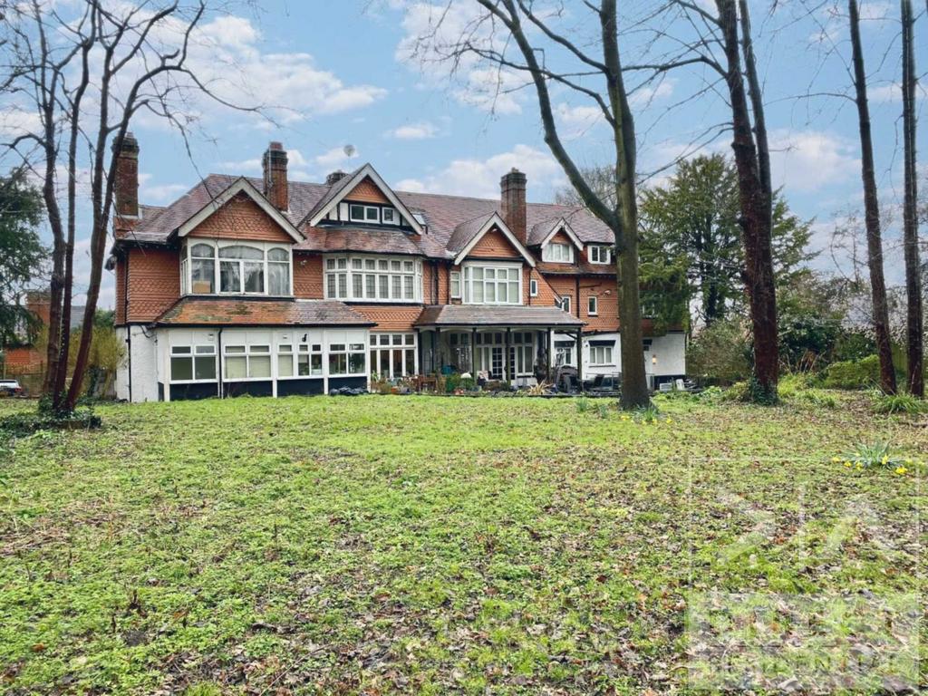Downs Avenue, Epsom KT18 2 bed apartment to rent £1,650 pcm (£381 pw)