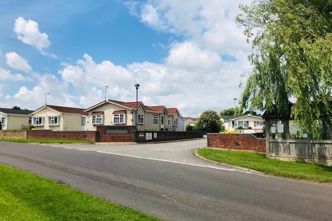 2 bedroom park home for sale - Chippenham, Wiltshire, SN15
