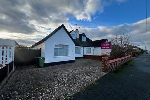 4 bedroom semi-detached bungalow for sale - Grosvenor Road, Prestatyn, Denbighshire LL19 7NW