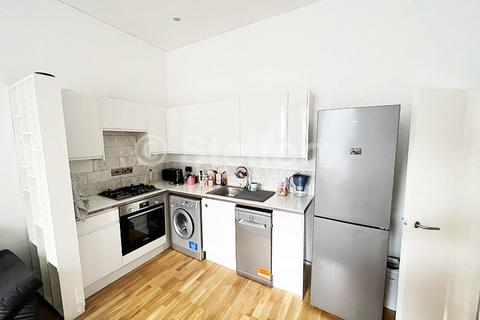 2 bedroom flat to rent, Hartham Road, London N7