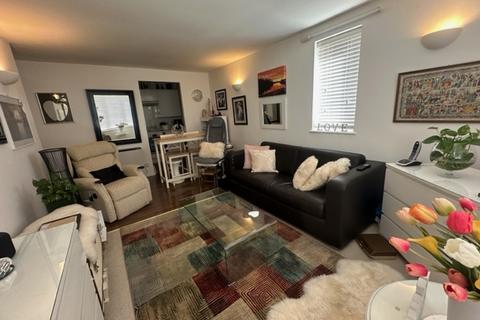 1 bedroom flat for sale - Neal Close, Northwood Hills HA6