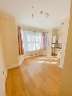 2 bedroom flat to rent - St Quintin Avenue, North Kensington, London, W10