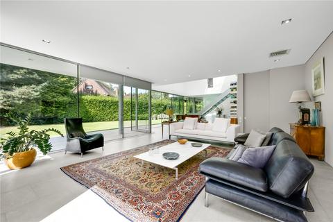 8 Albany Close, Esher, KT10 9JR