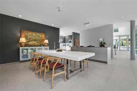 8 Albany Close, Esher, KT10 9JR