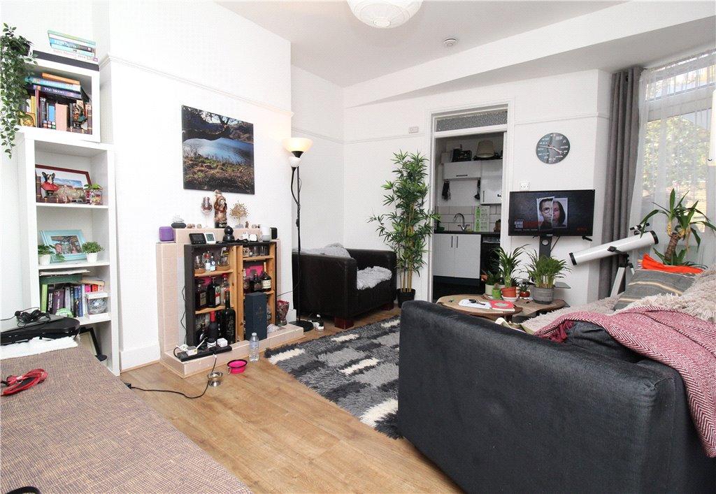 Lawrence Road, Ealing, London, UK, W5 1 bed apartment £1,500 pcm (£346 pw)