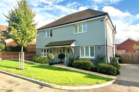 2 bedroom semi-detached house for sale, Great Meadow, Wisborough Green, West Sussex