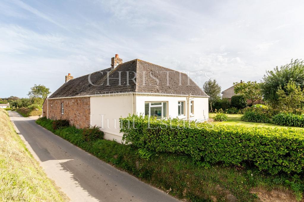 La Ruette Pinel, St Lawrence, Jersey. JE3 1HF 4 bed detached house for