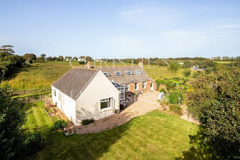 La Ruette Pinel, St Lawrence, Jersey. JE3 1HF 4 bed detached house for