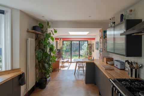 98 Pearcroft Road, London, E11 4DR