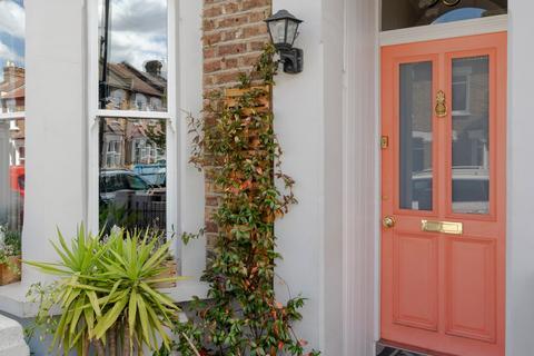 98 Pearcroft Road, London, E11 4DR