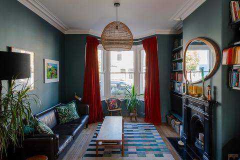 98 Pearcroft Road, London, E11 4DR