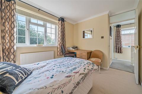 11 Pilgrims Close, Farnham, GU9 8QP