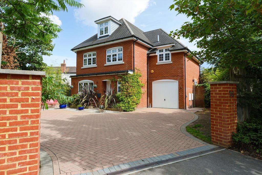 Darnley Park, Weybridge, Surrey, KT13 6 bed detached house for sale £