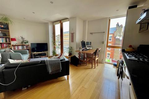 1 bedroom flat to rent, Tally Ho Apartments, Highgate Road, London