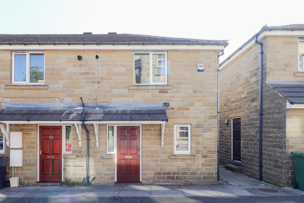 PLOVER ROAD, HUDDERSFIELD, HD3 2 bed end of terrace house for sale £