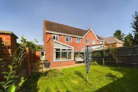 10 Alms Close, Churchdown, Gloucester, GL3 2HY
