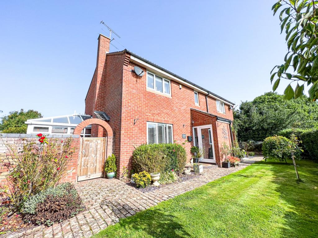 Yewlands House, Monkton Heathfield 4 bed detached house for sale £600,000