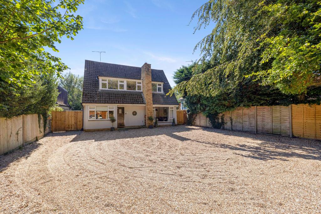 Watersplash Lane, Ascot 3 bed detached house £825,000