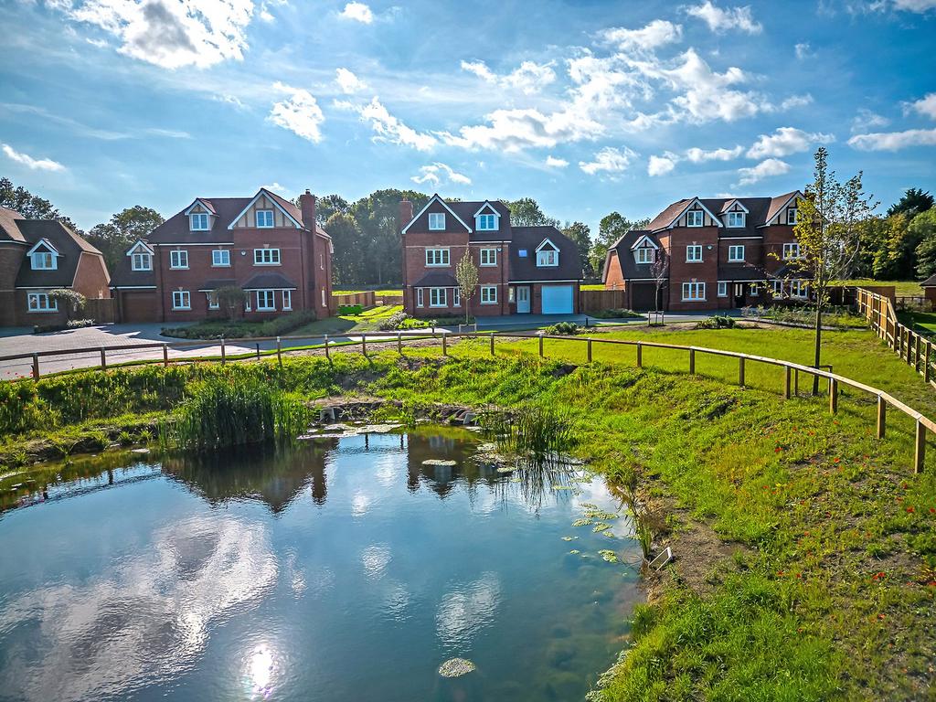 Retreat, Basingstoke Road, Swallowfield, Berkshire, RG7 5 bed