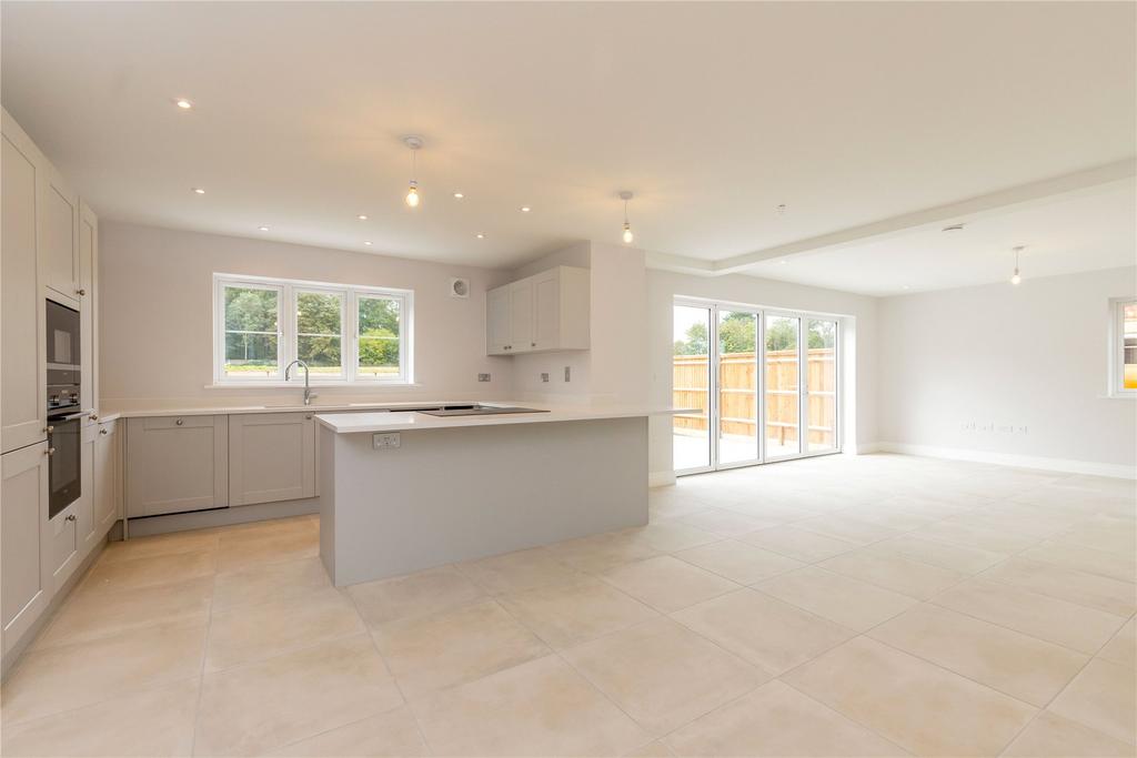 Retreat, Basingstoke Road, Swallowfield, Berkshire, RG7 5 bed