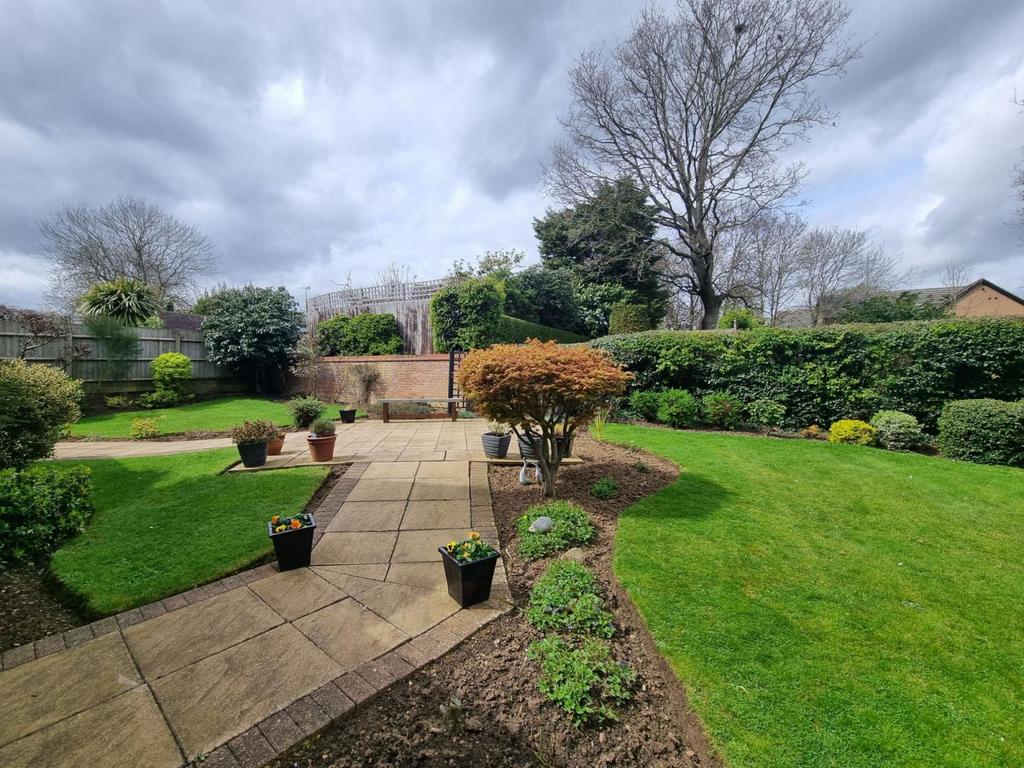 Williton Close, Abington Vale, Northampton NN3 3BG 4 bed detached house