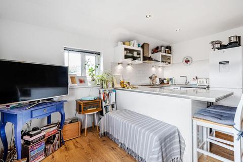 1 bedroom flat for sale, Beeches Close, Penge