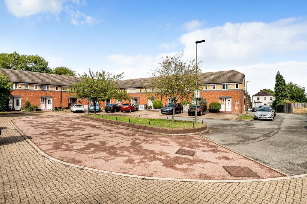 Beeches Close, Penge 1 bed flat for sale £260,000
