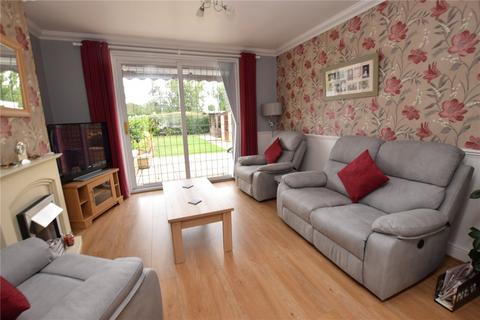 2 bedroom bungalow for sale - Chadville Gardens, Chadwell Heath, Romford, RM6