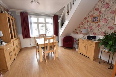 2 bedroom bungalow for sale - Chadville Gardens, Chadwell Heath, Romford, RM6