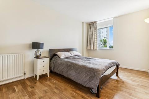 2 bedroom flat for sale, Regatta Point, 38 Kew Bridge Road, Brentford, Middlesex