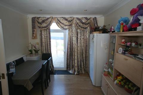 3 bedroom terraced house to rent, Clifton Road, Kenton