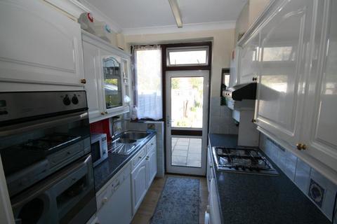 3 bedroom terraced house to rent, Clifton Road, Kenton