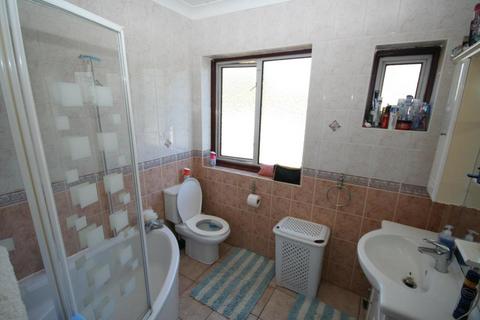 3 bedroom terraced house to rent, Clifton Road, Kenton