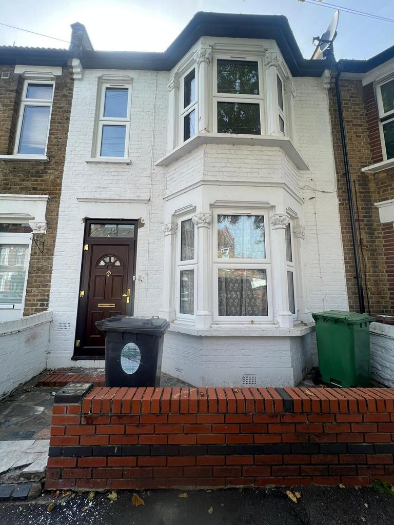 A lovely 5 Bedroom House In Leyton