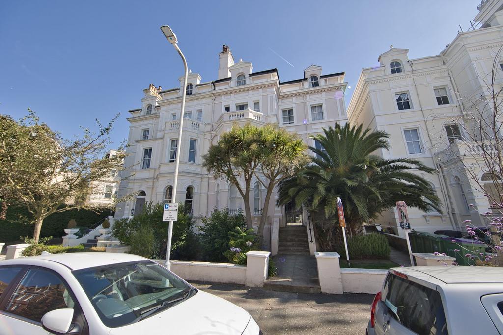 Augusta Gardens, Folkestone, CT20 2 bed ground floor flat for sale £