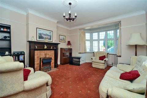3 bedroom semi-detached house for sale - Wilmot Way, Banstead, Surrey, SM7