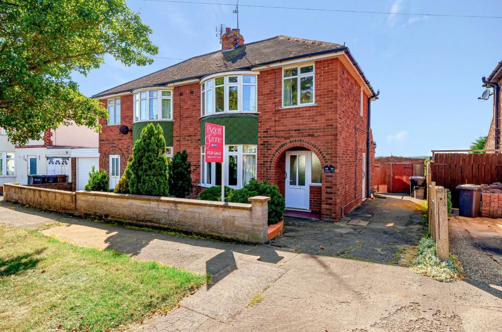 North Parade, Sleaford, Lincolnshire, NG34 3 bed semidetached house