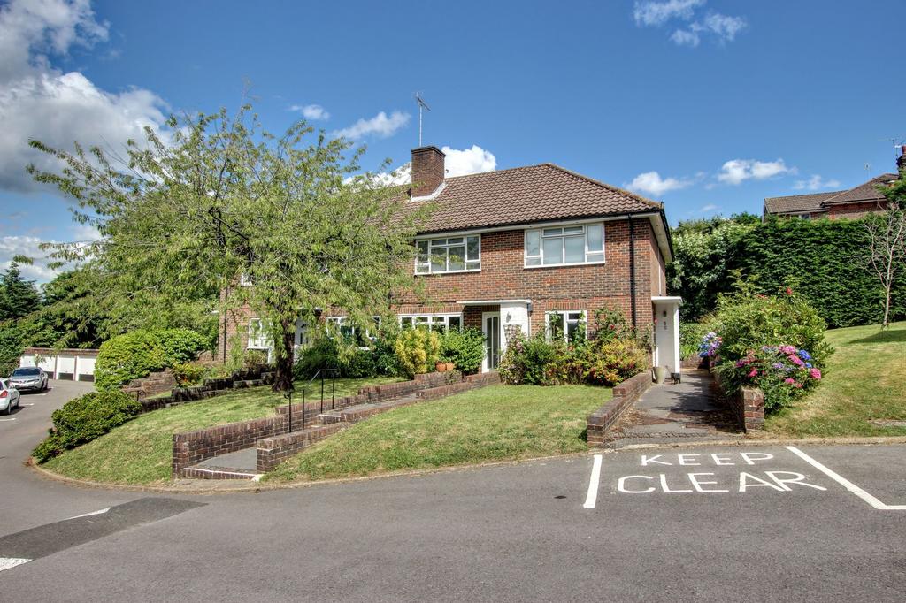Ormerod Court, Haywards Heath, RH16 2 bed ground floor flat for sale