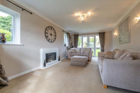 5 bedroom detached house for sale - The Fairway, Fixby, HD2 2HU