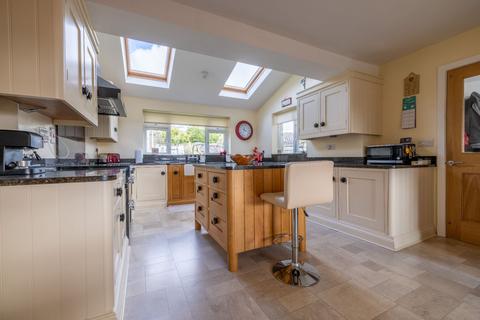 5 bedroom detached house for sale, The Fairway, Fixby, HD2 2HU