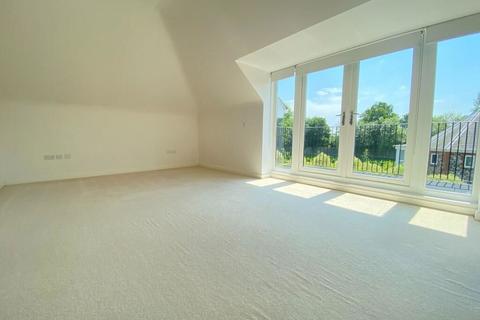 2 bedroom flat for sale - Lakeside Drive, Chobham, Woking, Surrey, GU24 8BD