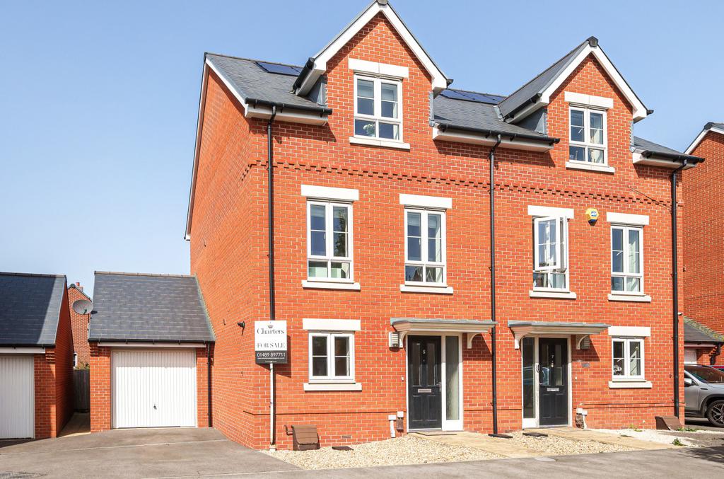 Kingsman Drive, Botley, Southampton, Hampshire, SO32 3 bed semi