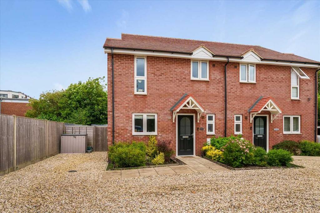 Hideaway, The Harrow Way, Basingstoke 3 bed semidetached house £360,000