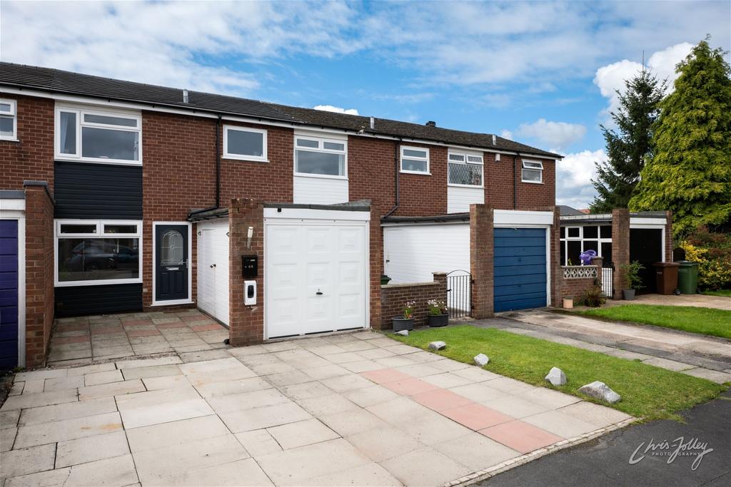 Hampstead Lane, Great Moor, Stockport SK2 7QQ 3 bed terraced house for