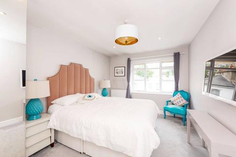 3 bedroom flat for sale, Limerston Street, Chelsea, London, SW10